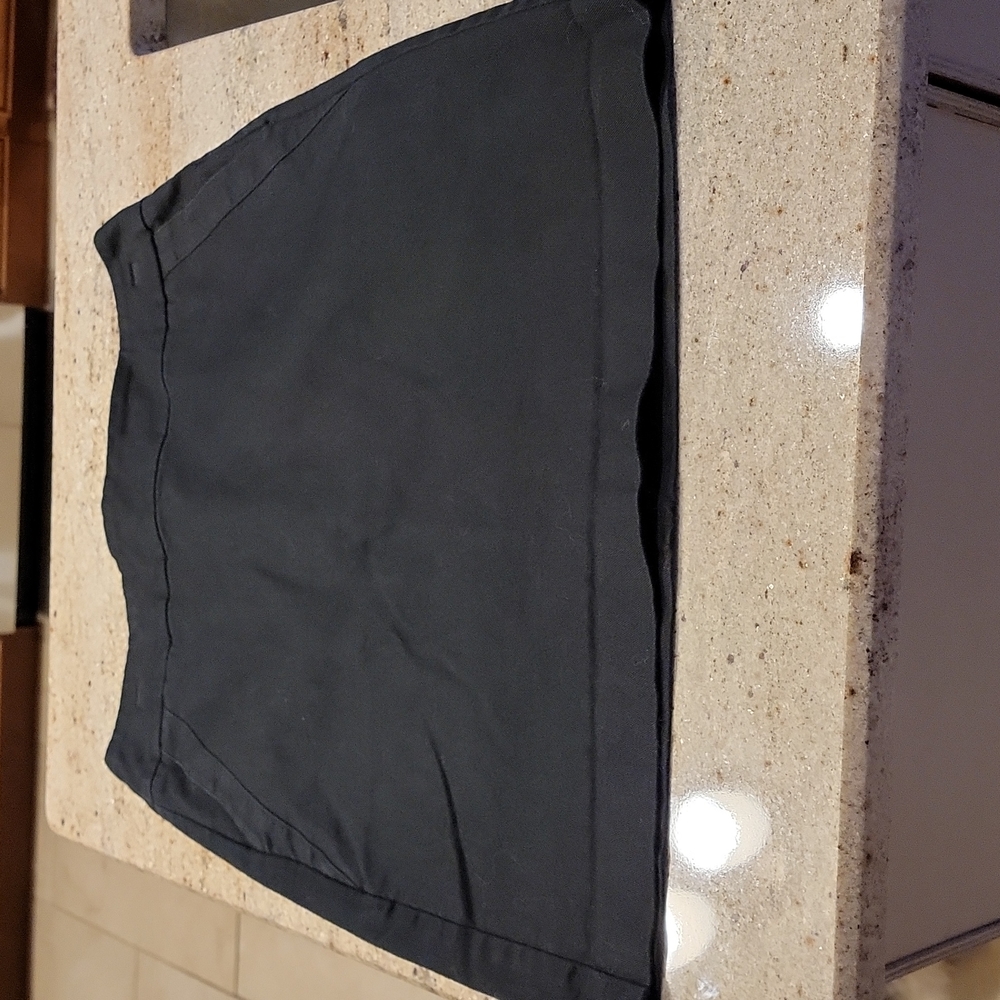 LOFT. BLACK SKIRT. size 6.